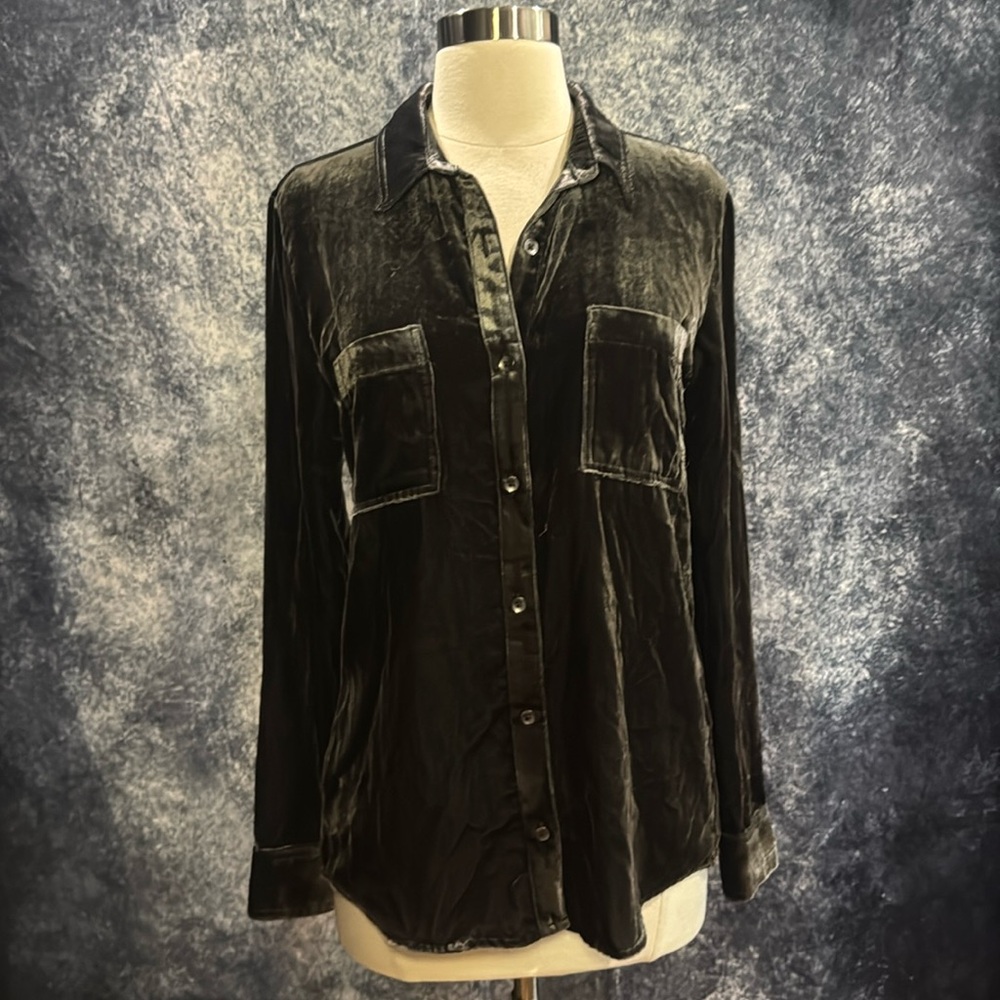 NWT Splendid silver gunmetal velvet button up shirt